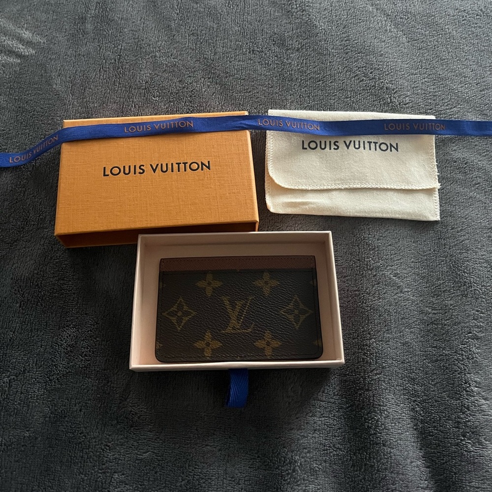 LOUIS VUITTON CARD HOLDER